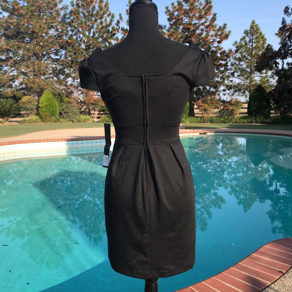 LBD 🖤 - Picture 2 of 4